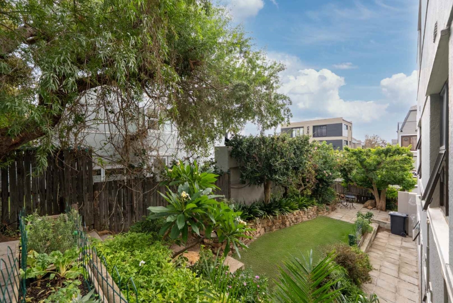 2 Bedroom Property for Sale in Vredehoek Western Cape
